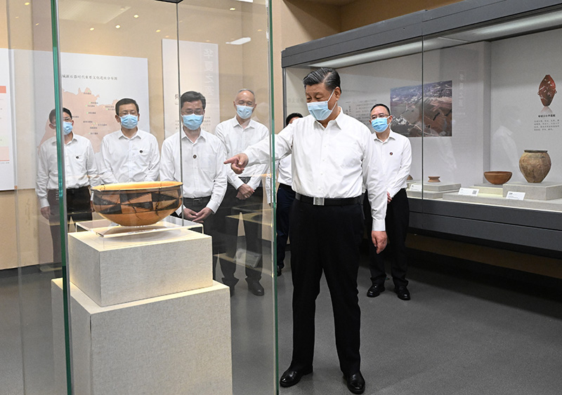 5月16日下昼，，，中共中央总书记、国家主席、中央军委主席习近平在前往陕西西安主持中国－中亚峰会途中，，，在山西运城博物馆考察。。。。。